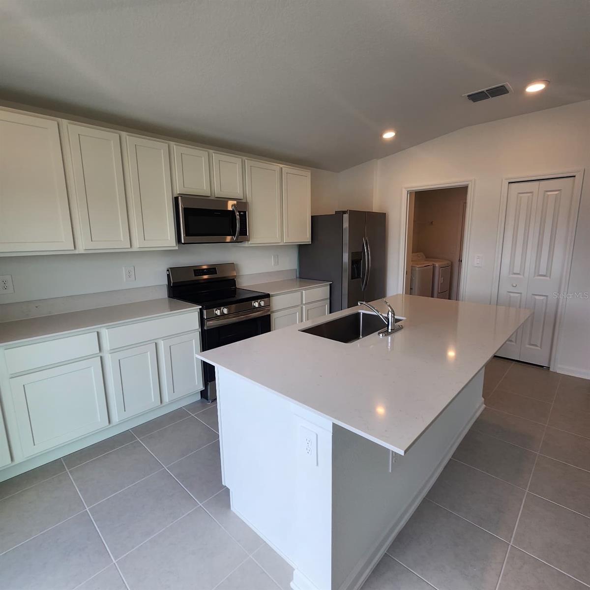 2189 Lasso Loop Property Photo 6