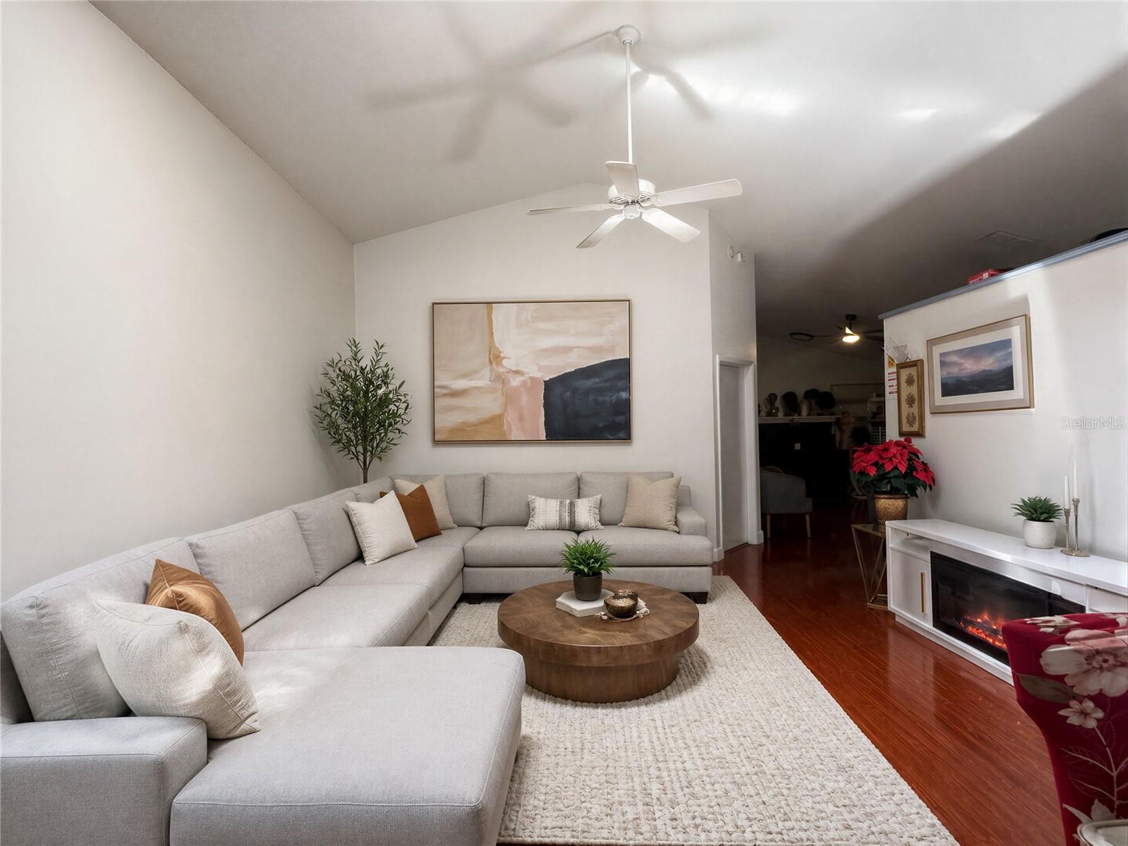 O6429283 Property Photo 3