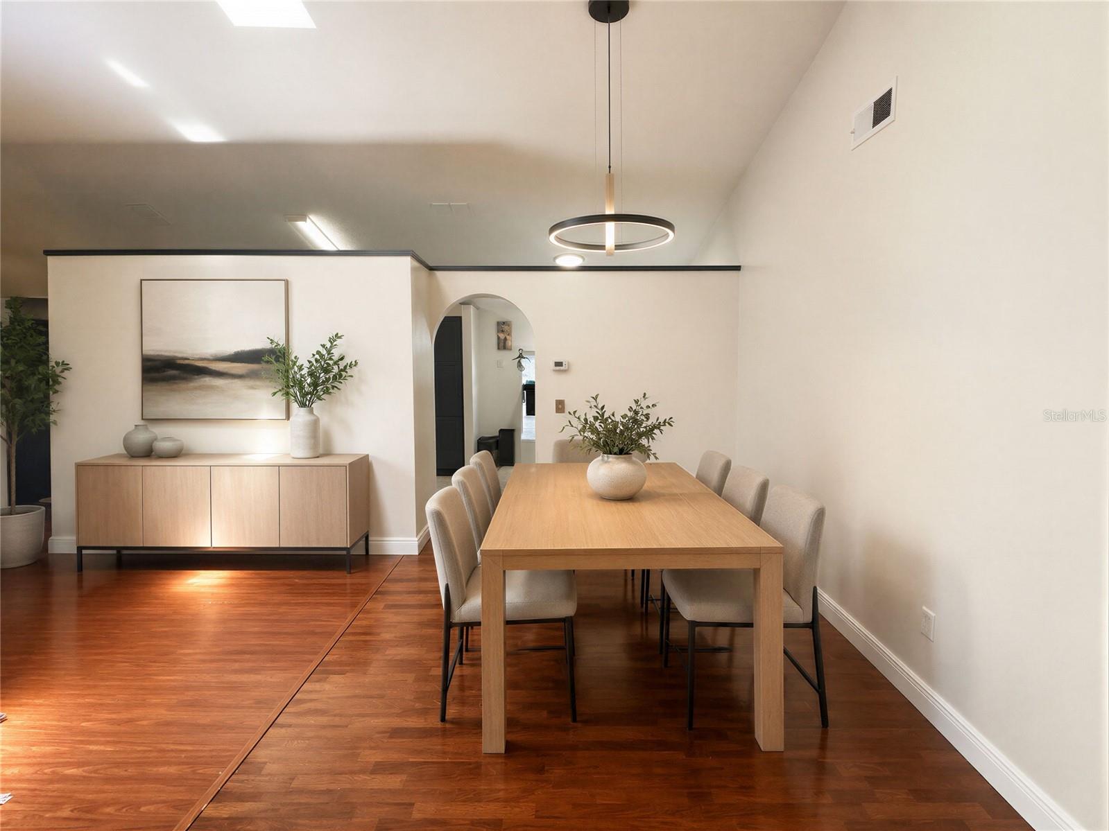 O6429283 Property Photo 5