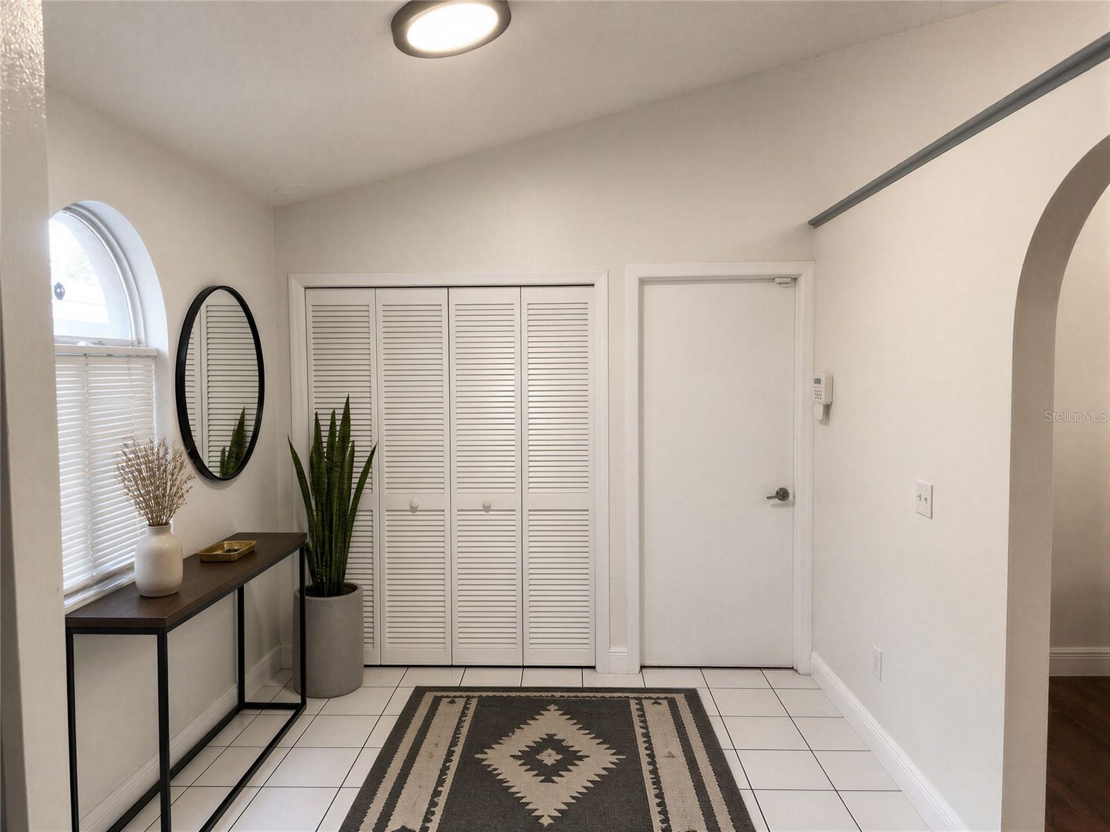 O6429283 Property Photo 6