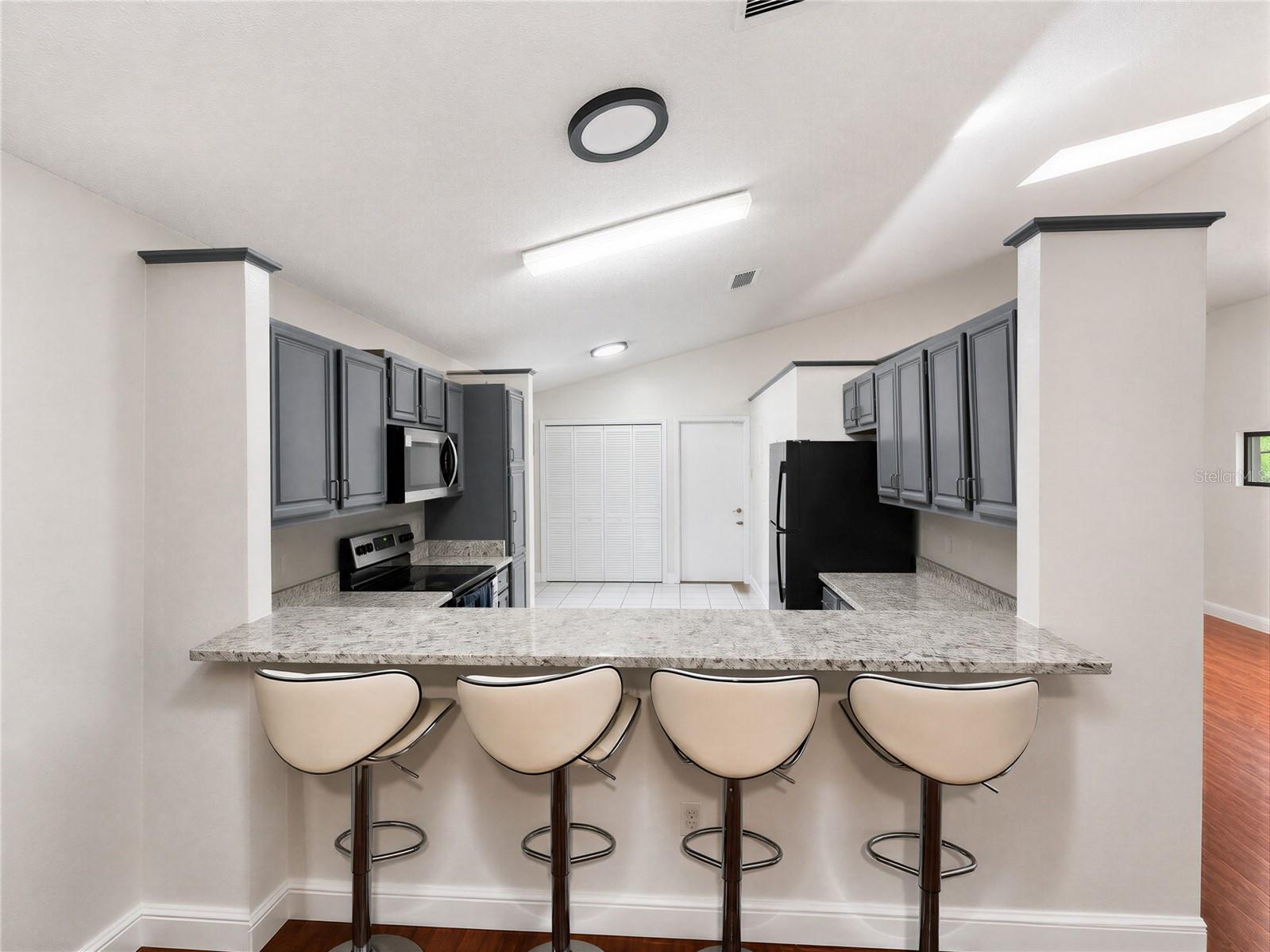 O6429283 Property Photo 7
