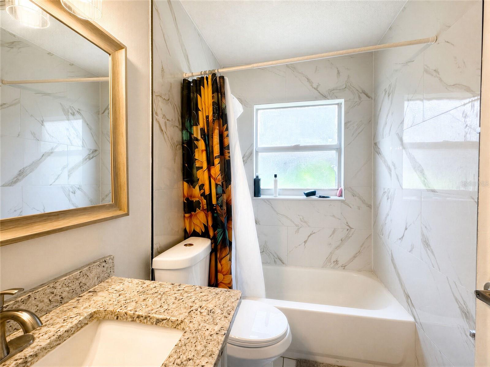 O6429283 Property Photo 12