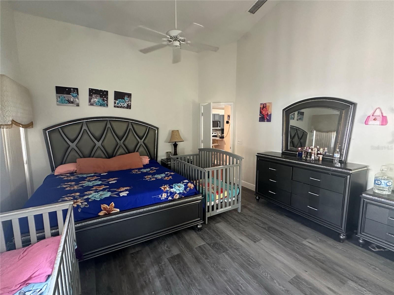 O6429283 Property Photo 13