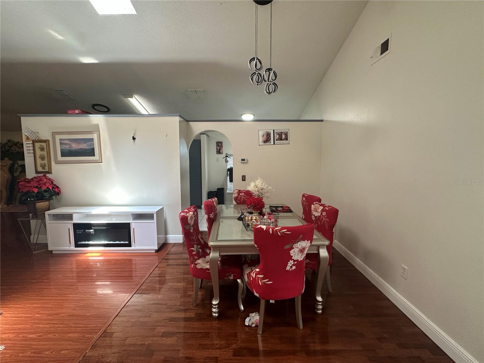 O6429283 Property Photo 16