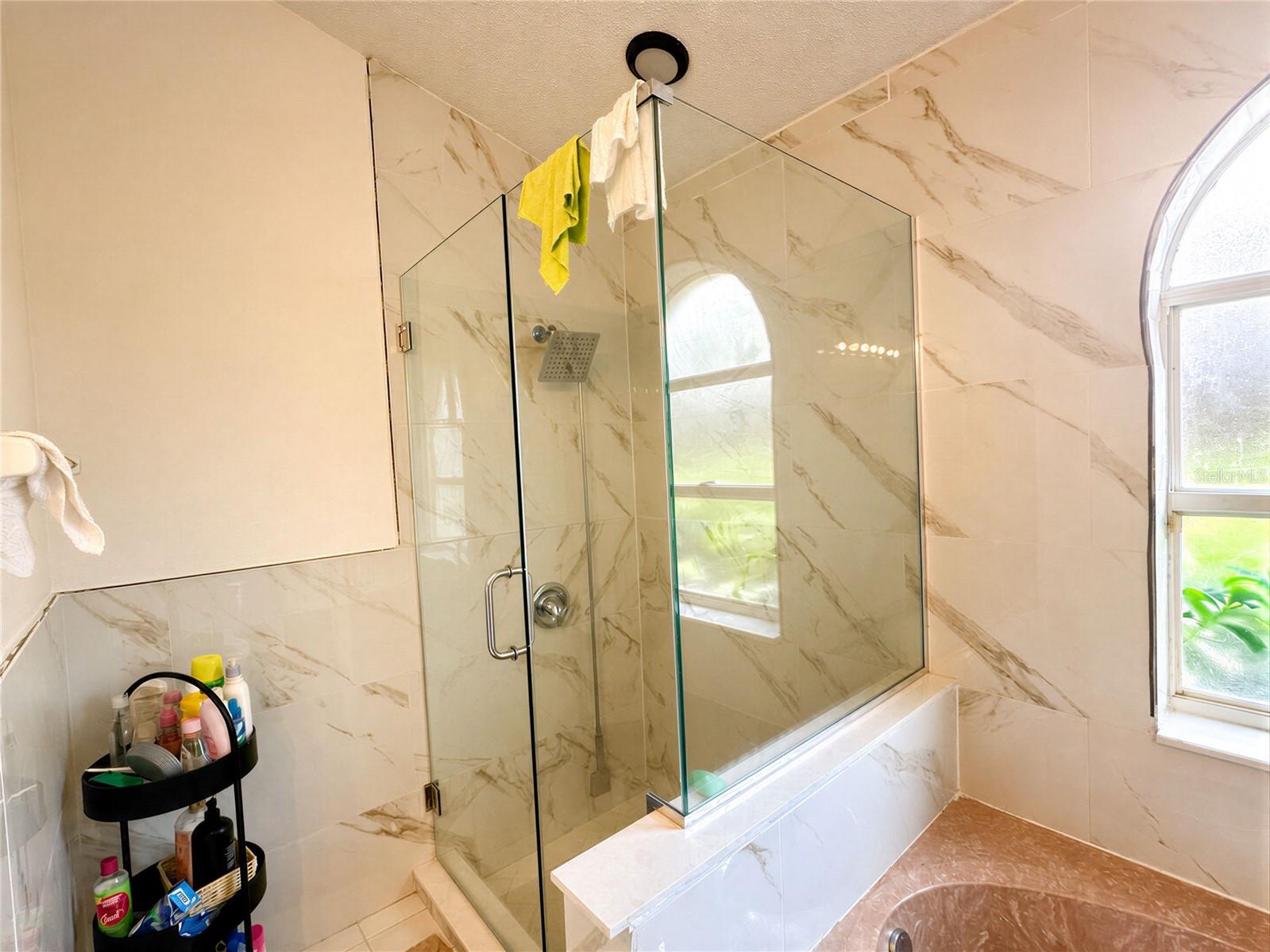 O6429283 Property Photo 17