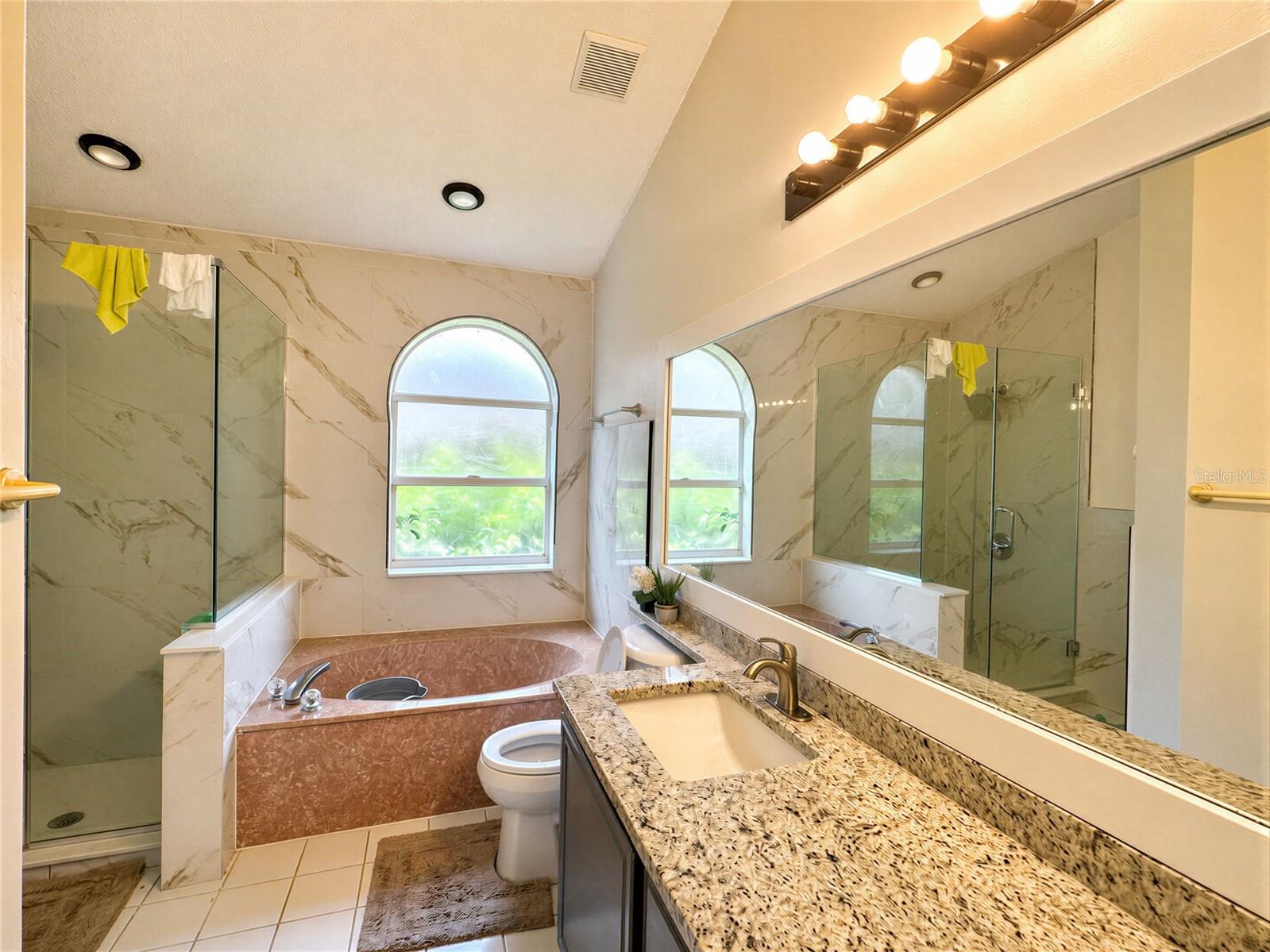 O6429283 Property Photo 18