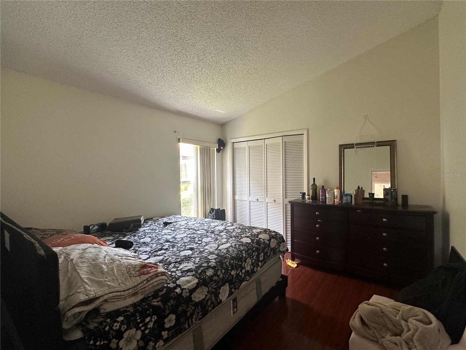 O6429283 Property Photo 19
