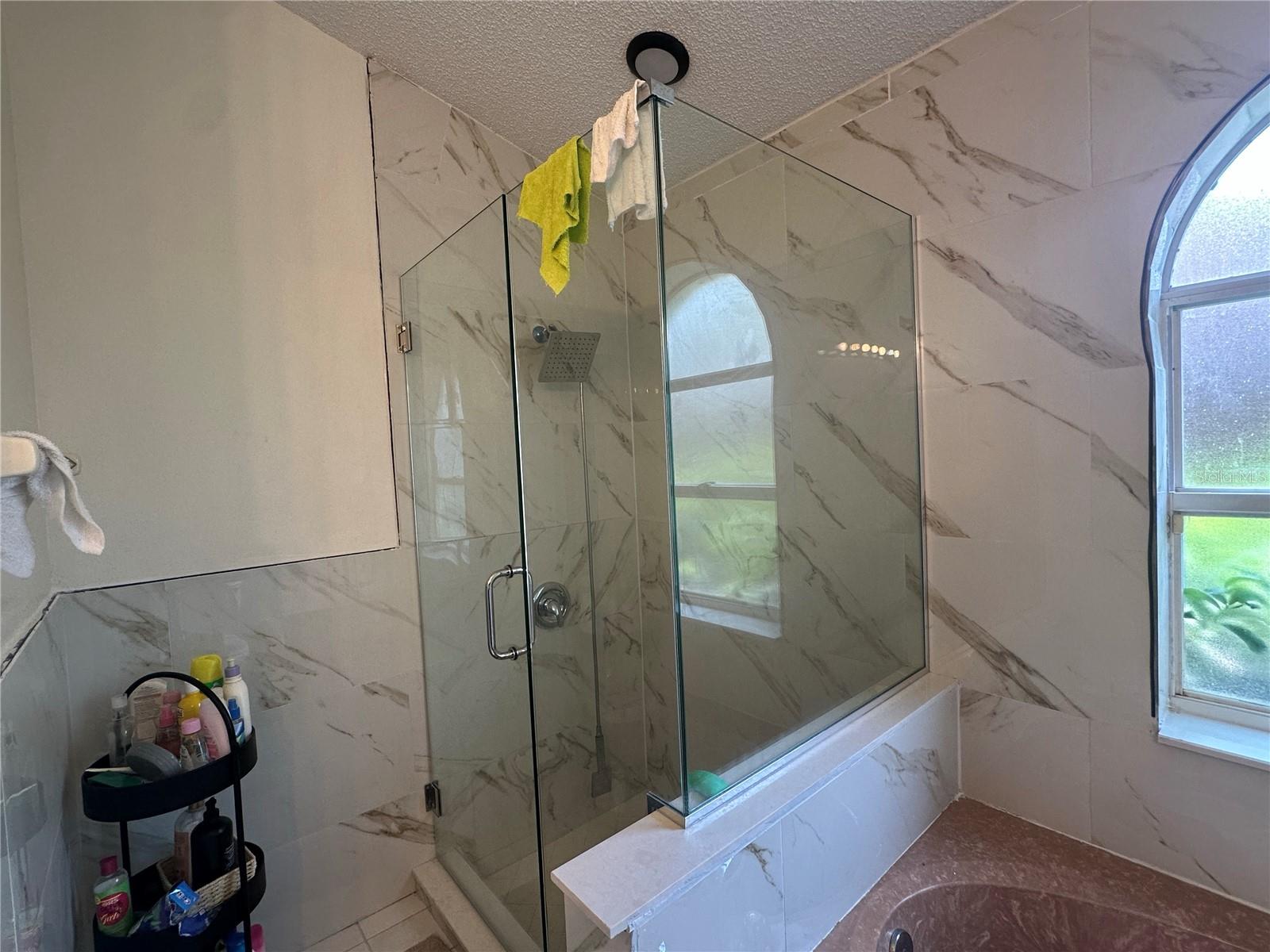 O6429283 Property Photo 21