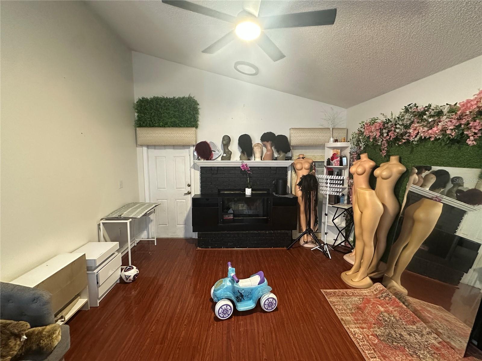 O6429283 Property Photo 25