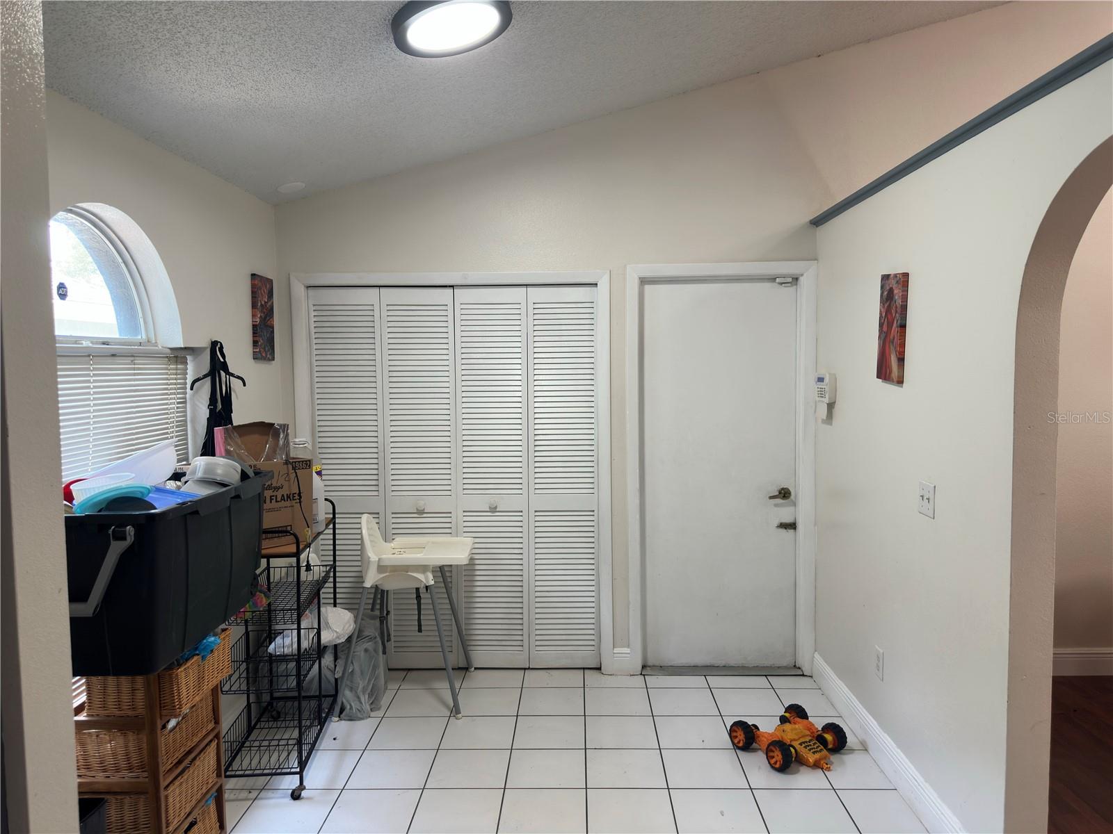 O6429283 Property Photo 26