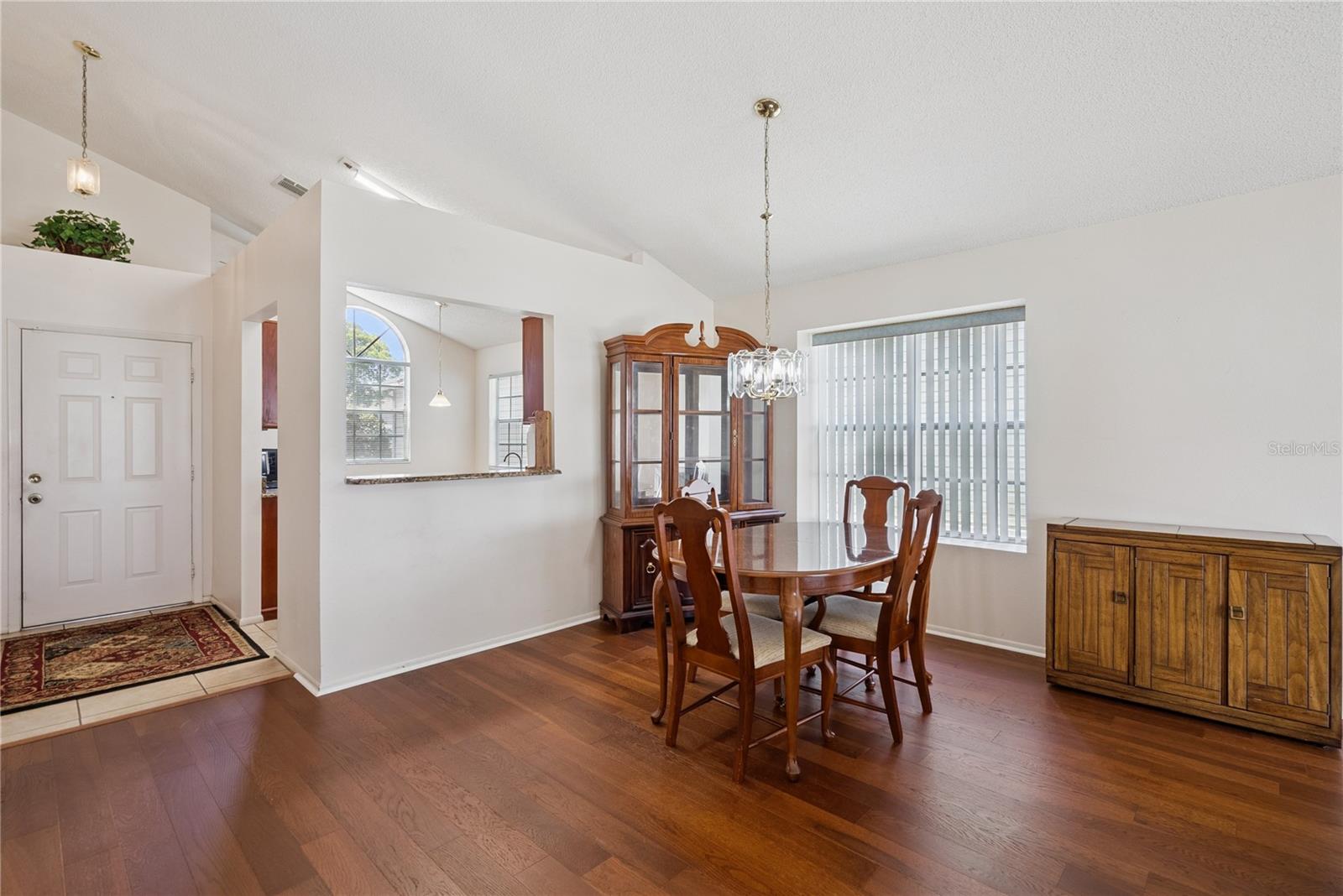 3023 Weymouth Ct Property Photo 4