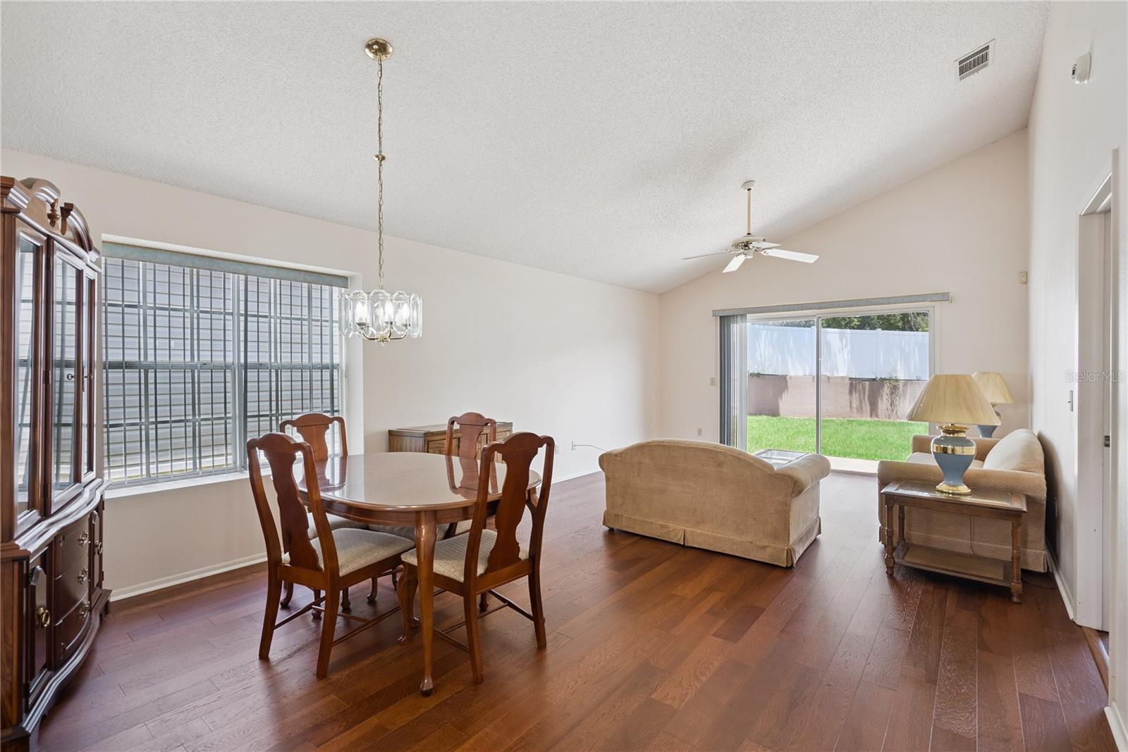 3023 Weymouth Ct Property Photo 5