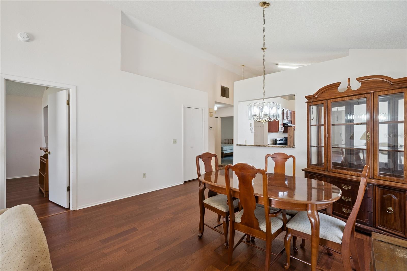 3023 Weymouth Ct Property Photo 6