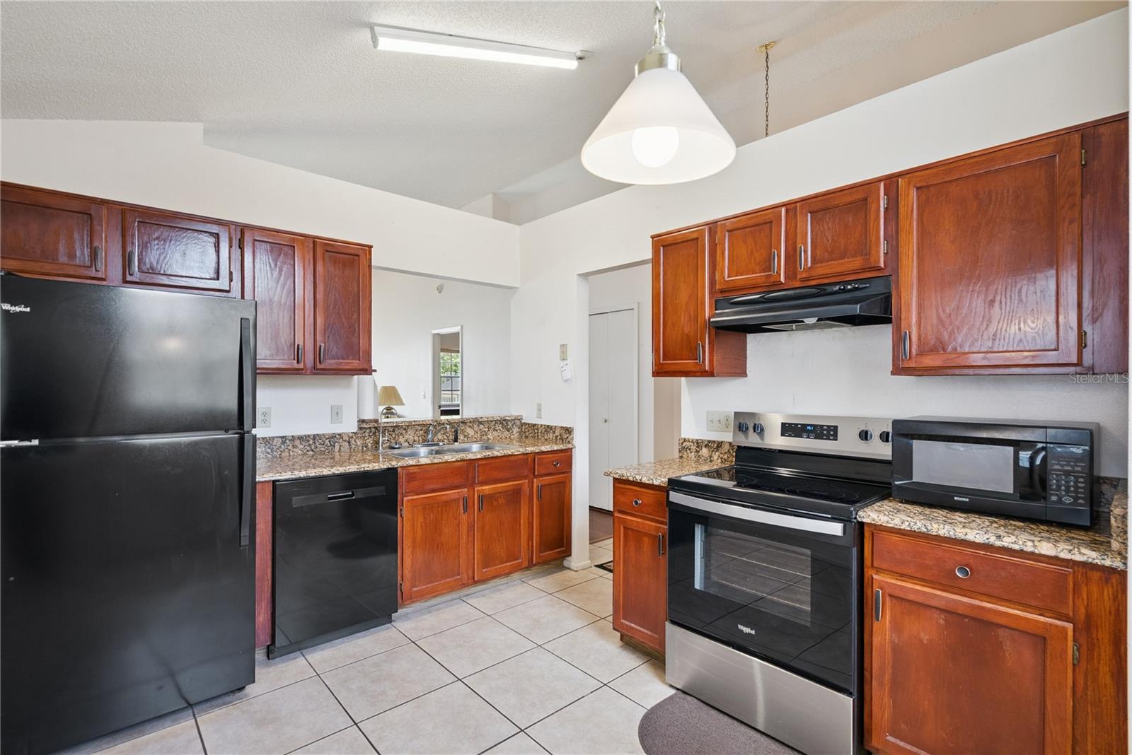 3023 Weymouth Ct Property Photo 9
