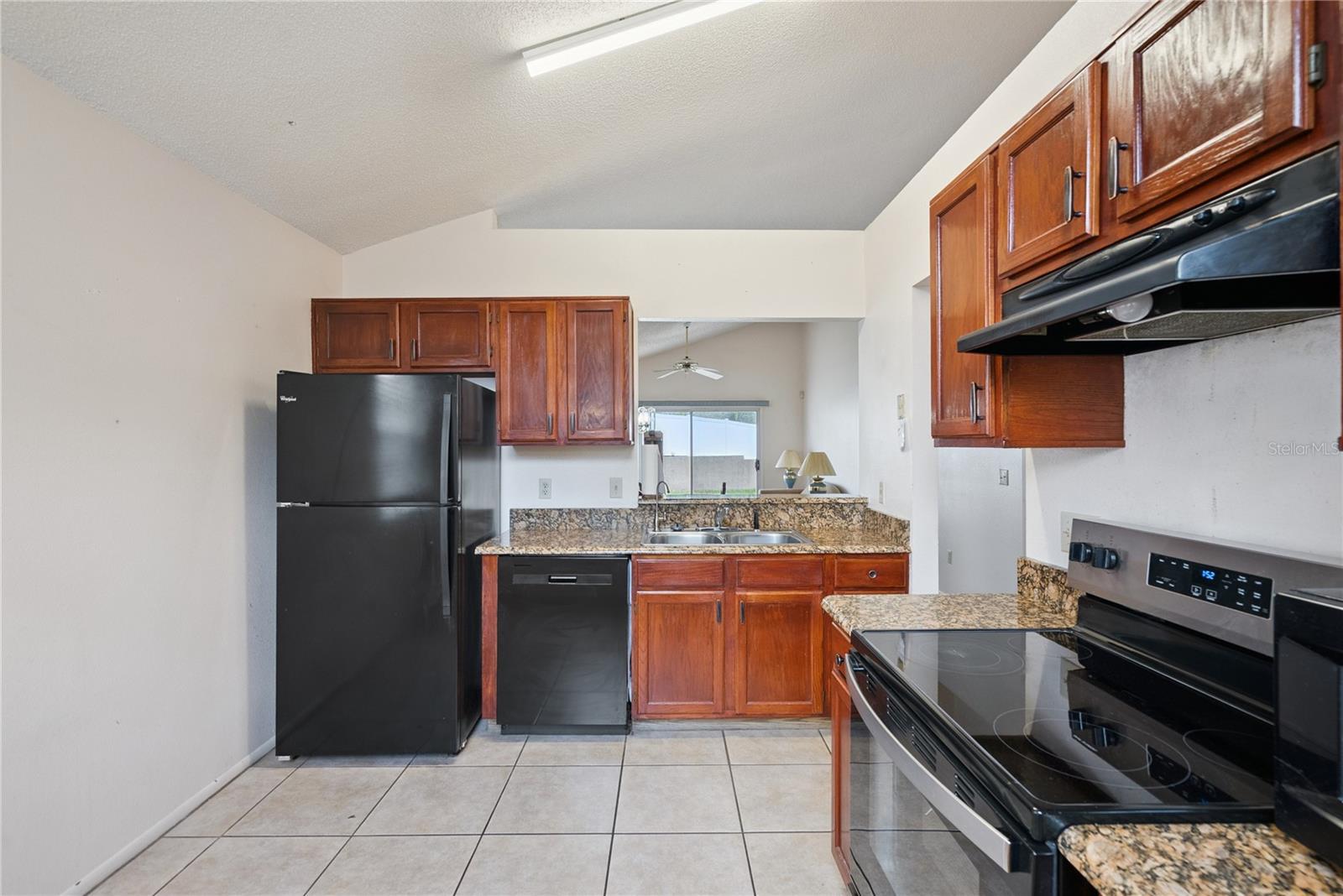 3023 Weymouth Ct Property Photo 11