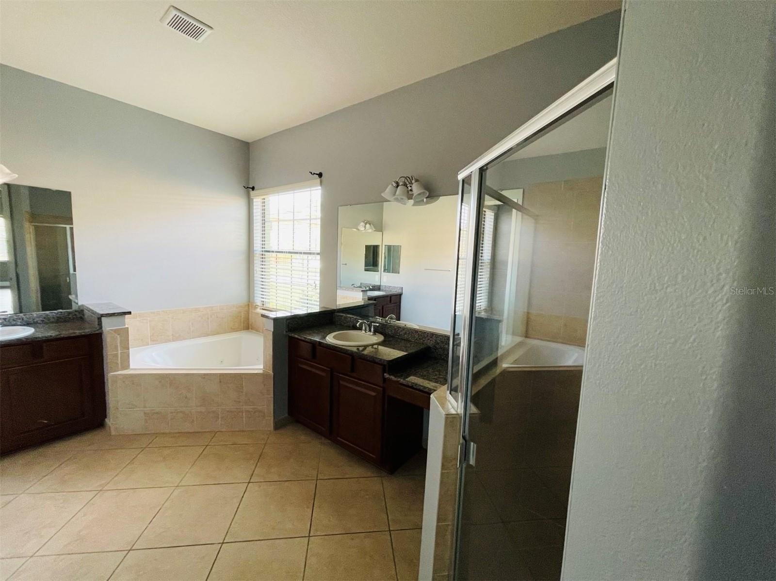 10802 Willow Ridge Loop Property Photo 8