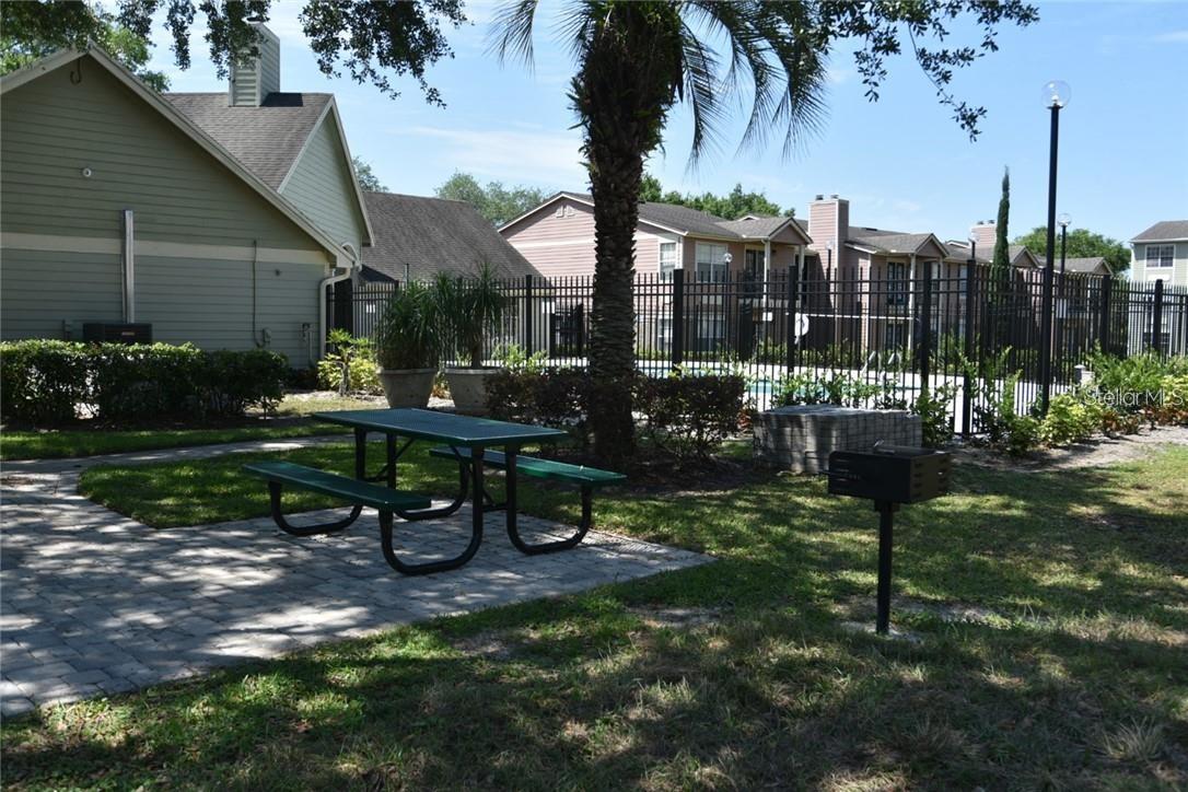 O6429349 Property Photo 6
