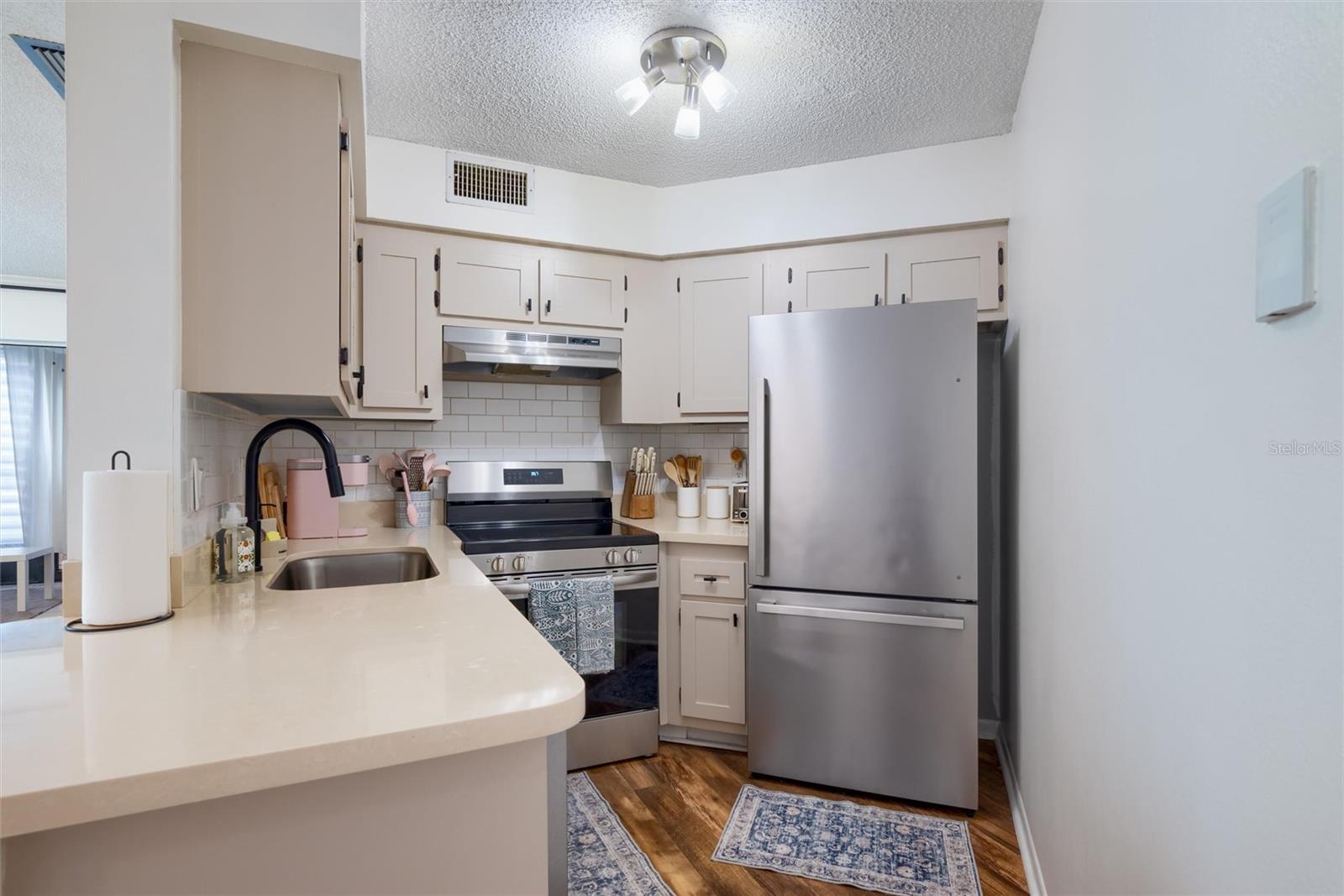 3806 Southpointe Dr #l4 Property Photo 5