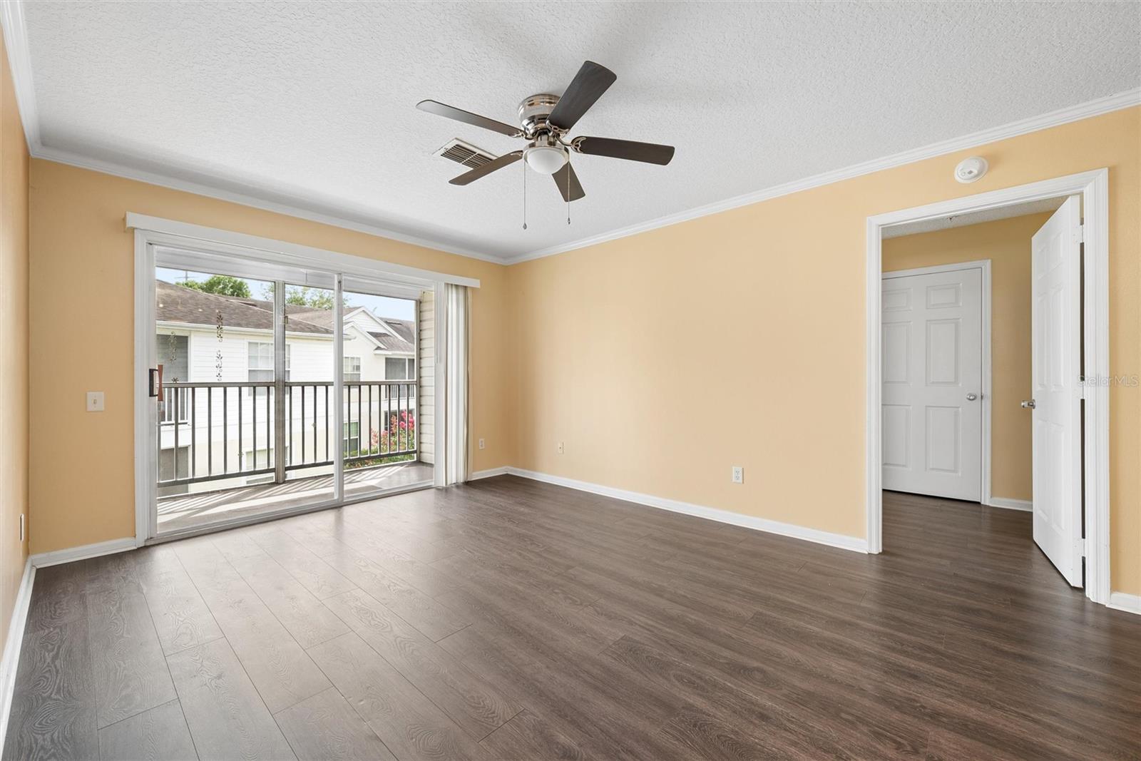 3930 Southpointe Dr #213 Property Photo 6