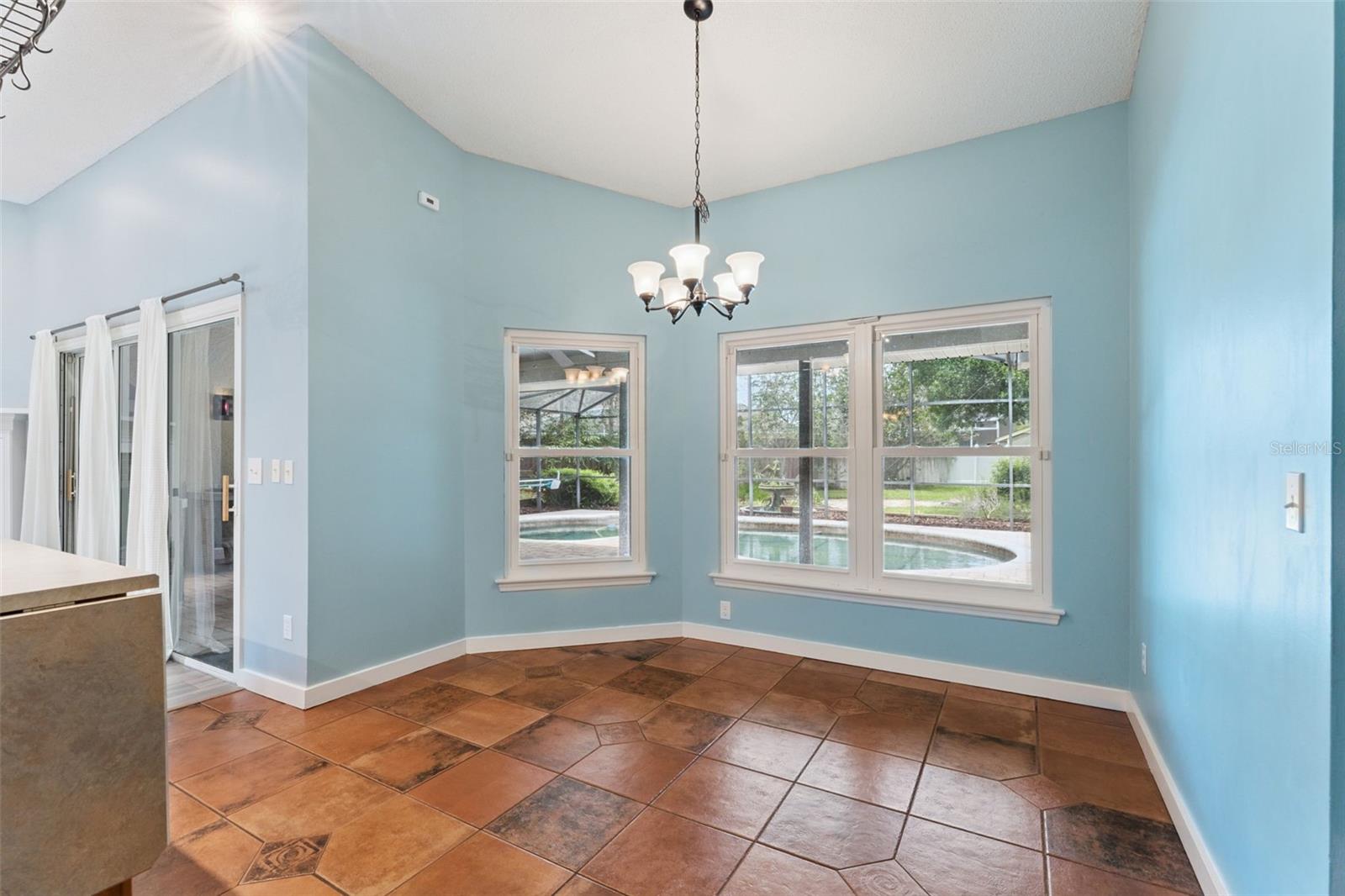 4507 Winderwood Cir Property Photo 14