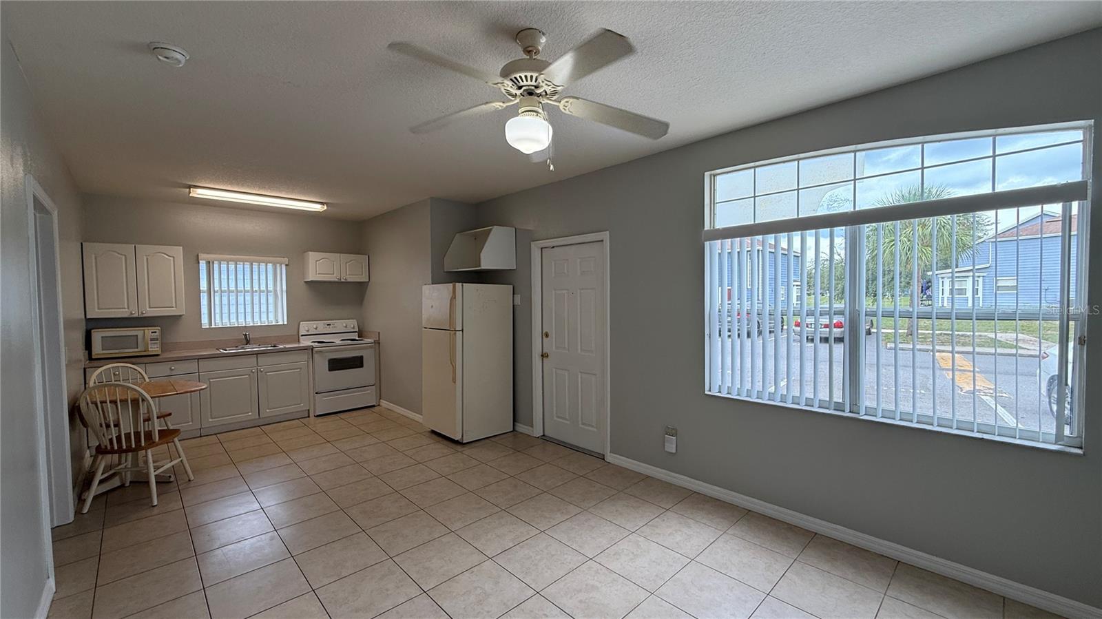 627 Orchid Dr Property Photo 3
