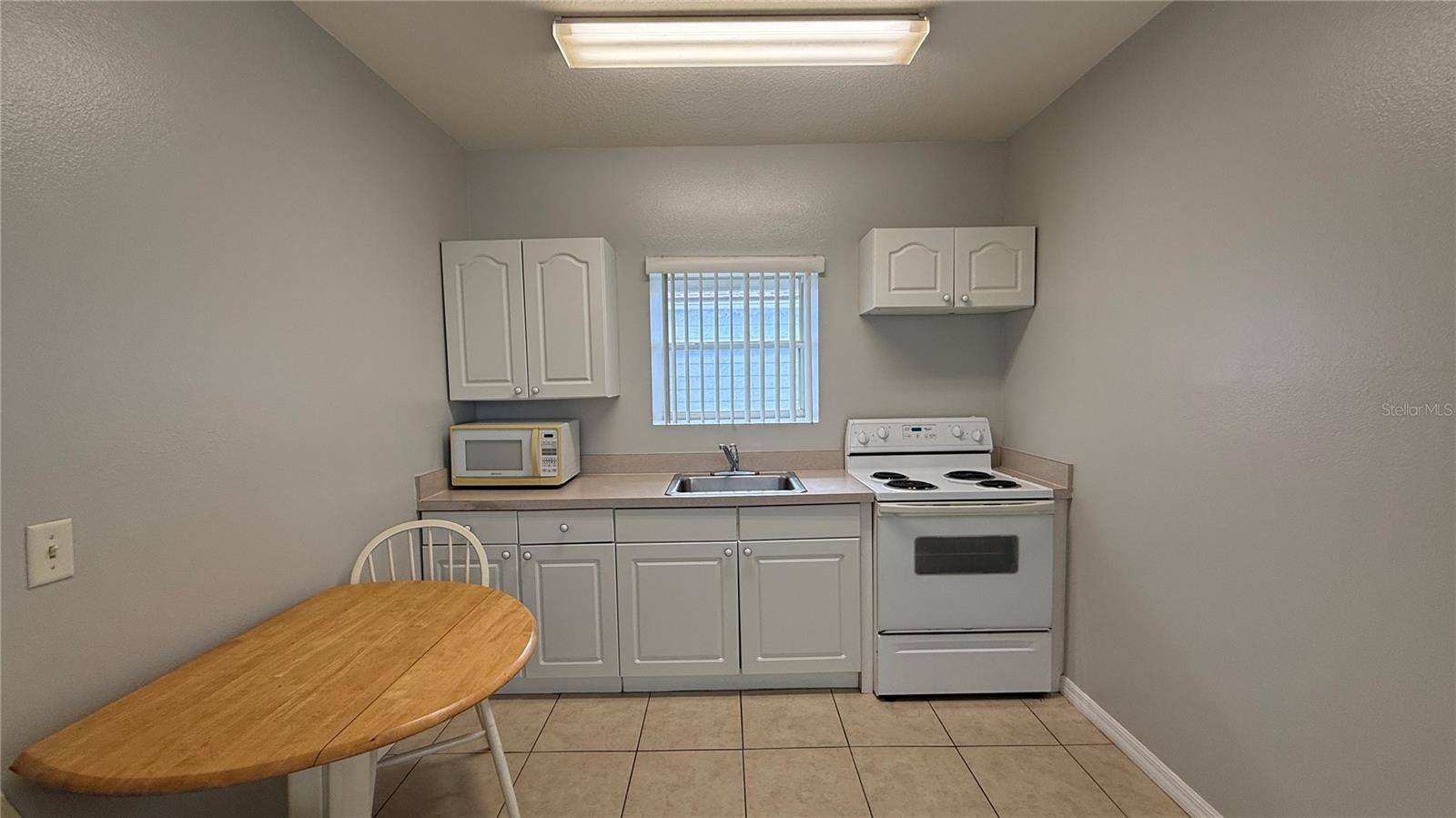 627 Orchid Dr Property Photo 4