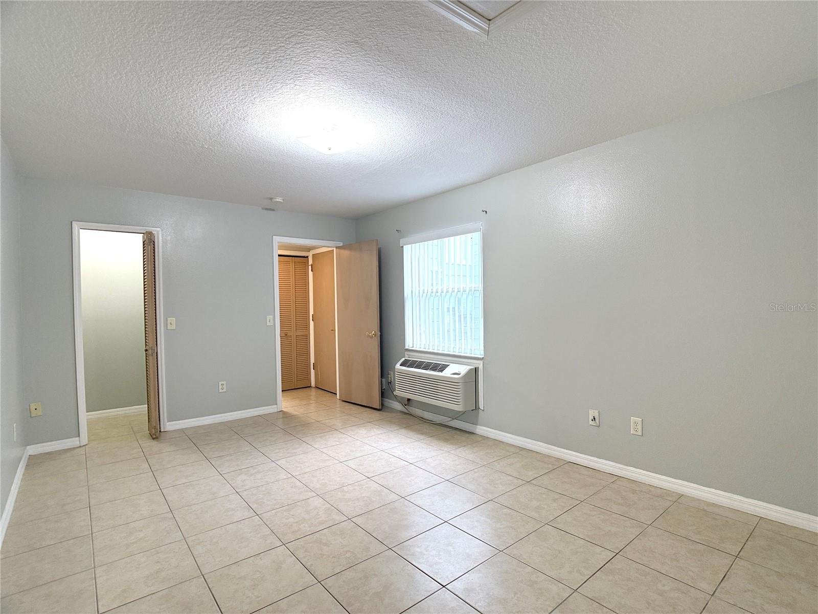 627 Orchid Dr Property Photo 4