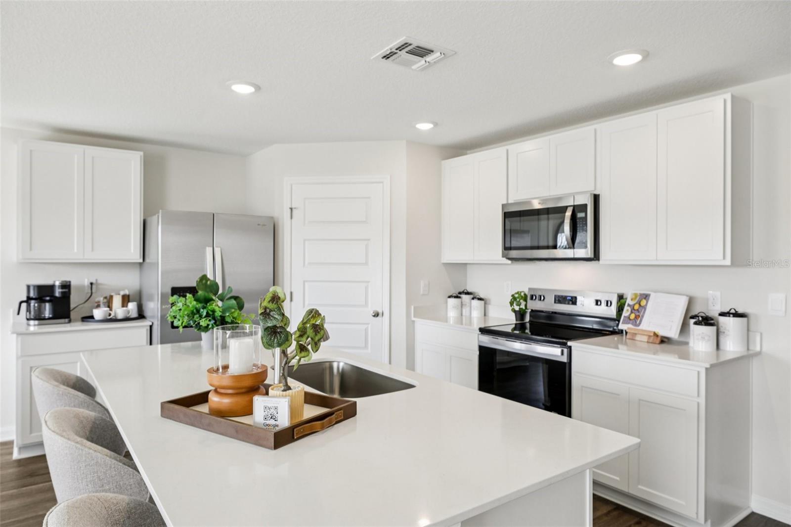 765 Greenway Blvd Property Photo 14