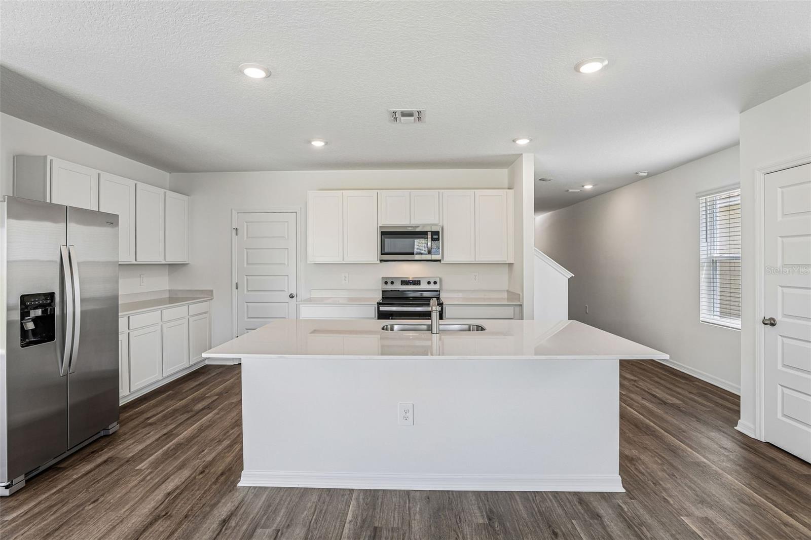 4007 Limeklin Loop Property Photo 8