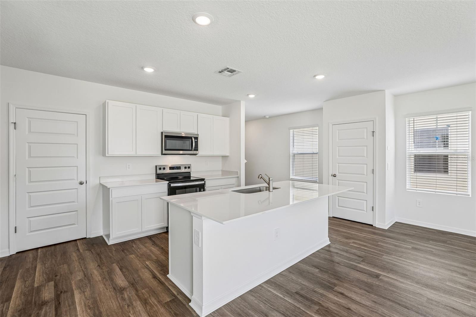 4007 Limeklin Loop Property Photo 9