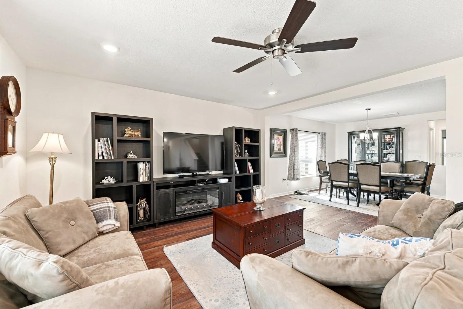 455 Overpool Ave Property Photo 6