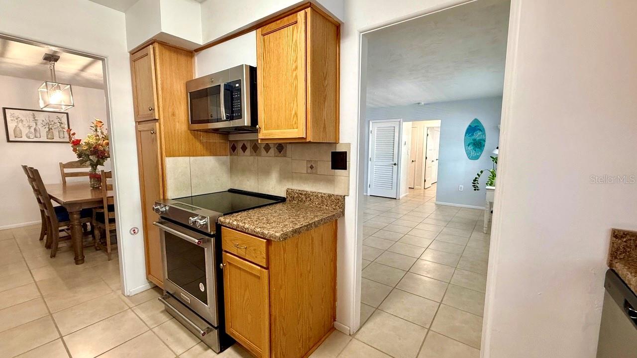 716 50th Street Ct W Property Photo 6