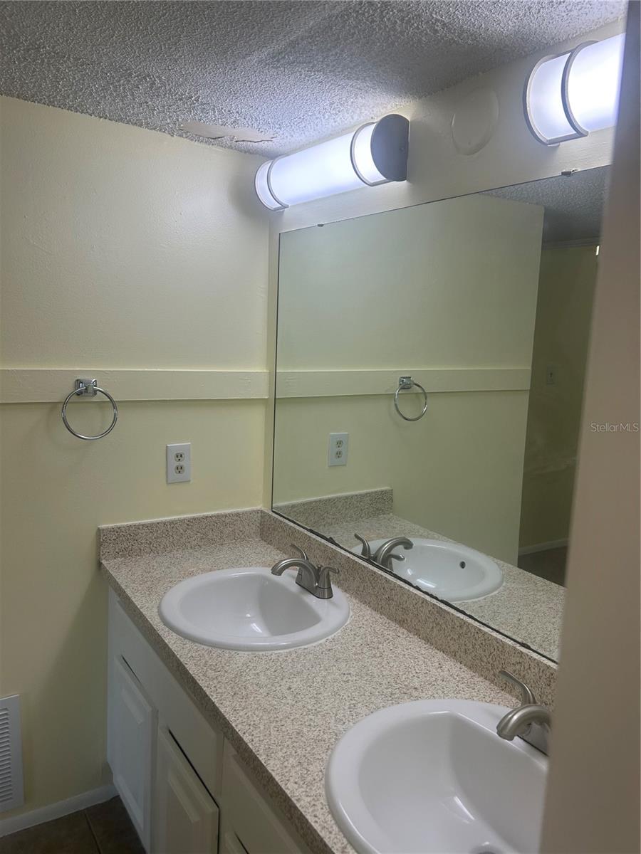 2513 N Alafaya Trl #21 Property Photo 11