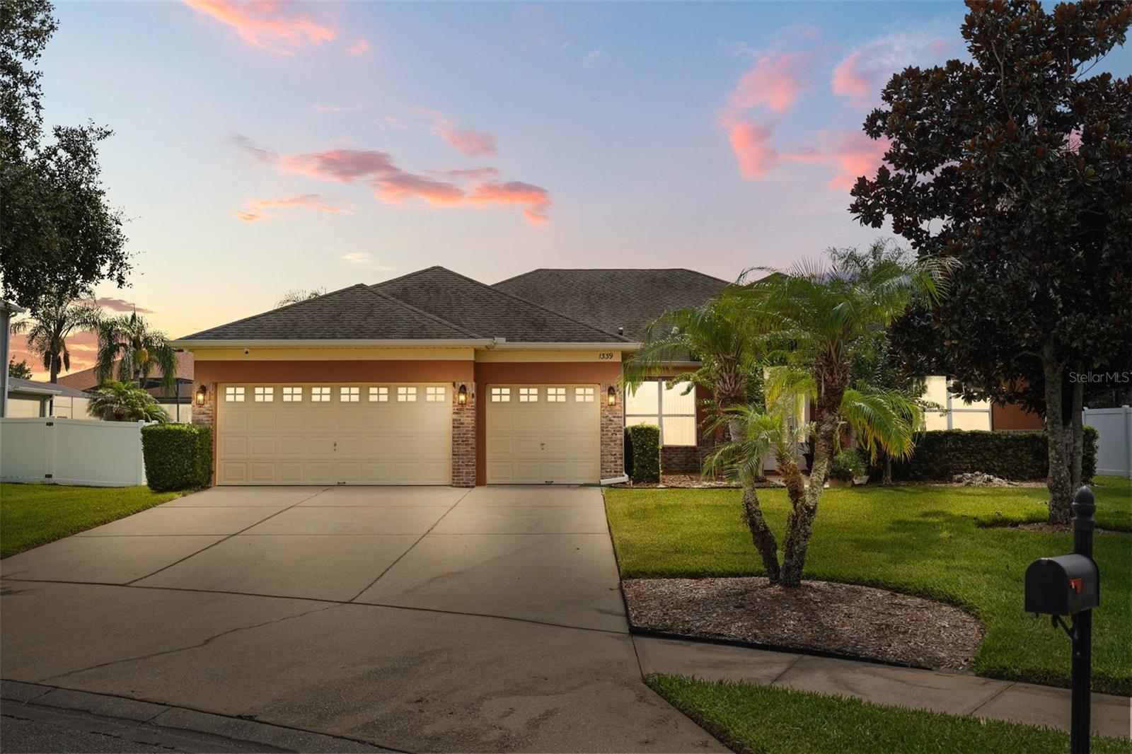 1339 HUNTERMAN LN