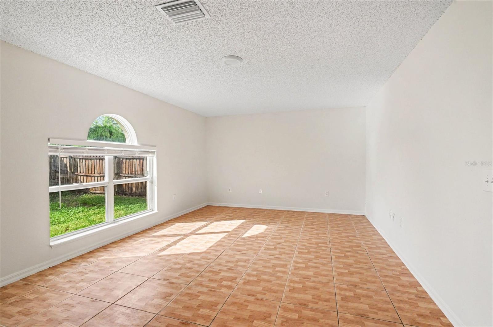 1093 Amanda Kay Cir Property Photo 4
