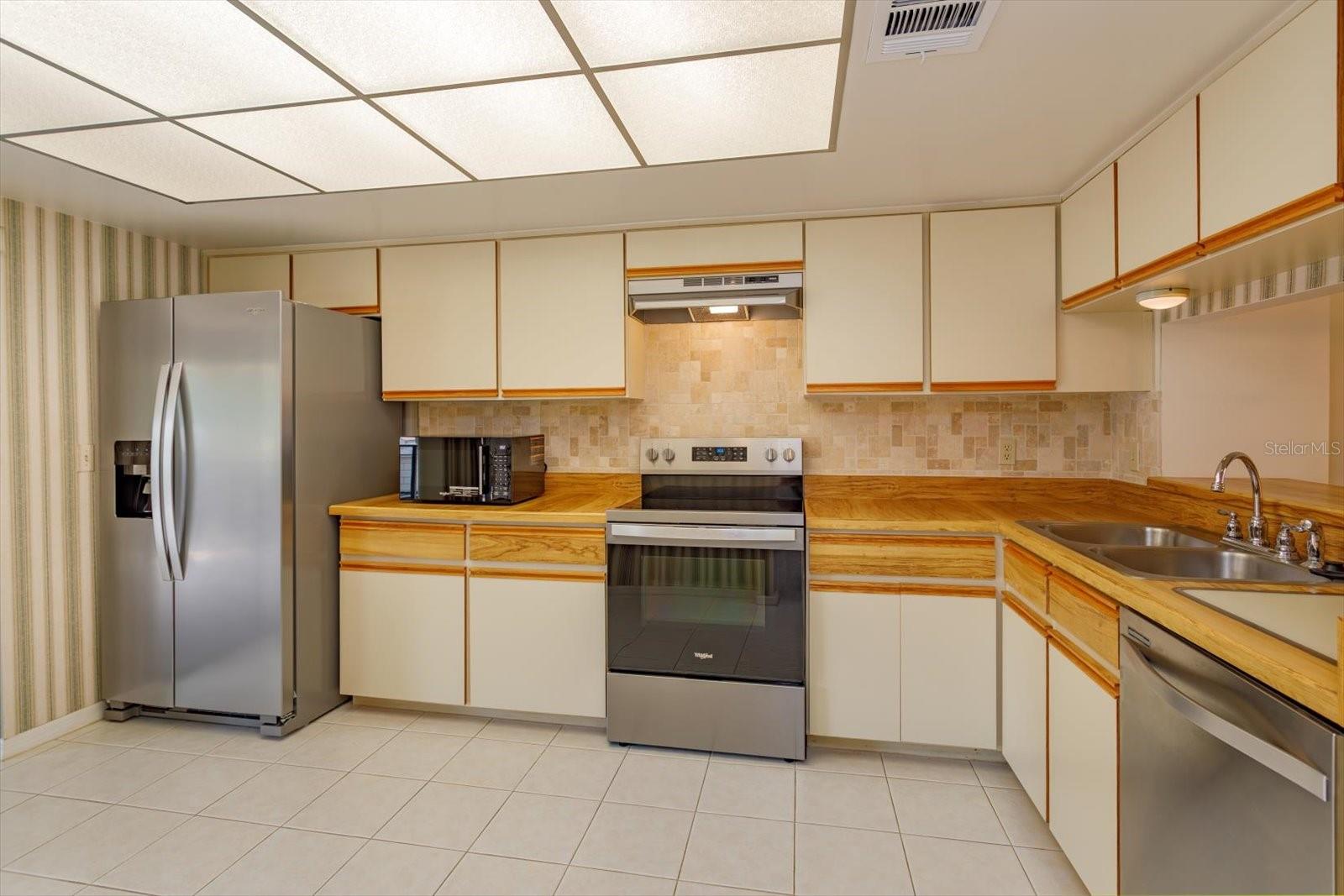 1055 Kensington Park Dr #711 Property Photo 6