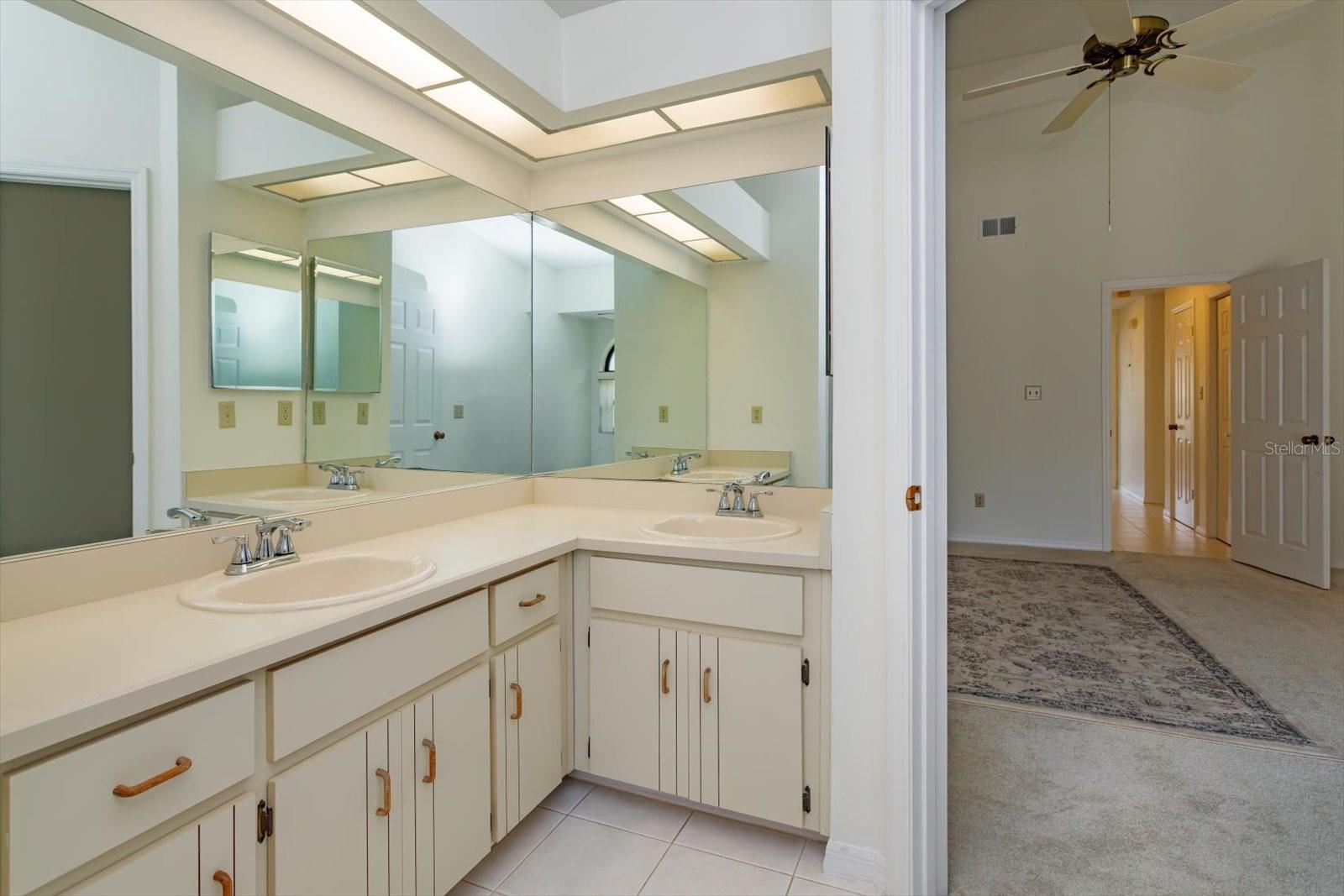 1055 Kensington Park Dr #711 Property Photo 15