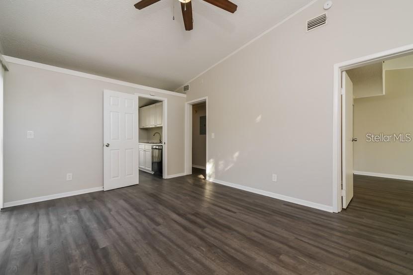 559 Martin Place Blvd Property Photo 5