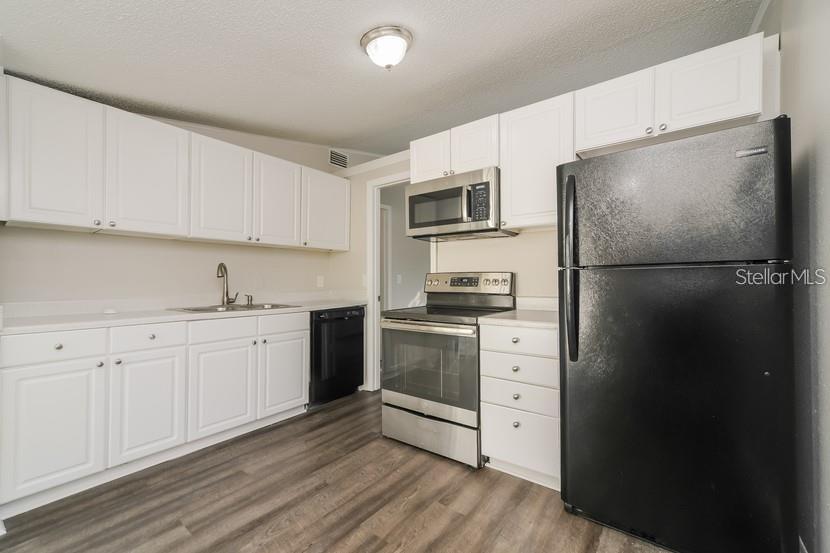 559 Martin Place Blvd Property Photo 7
