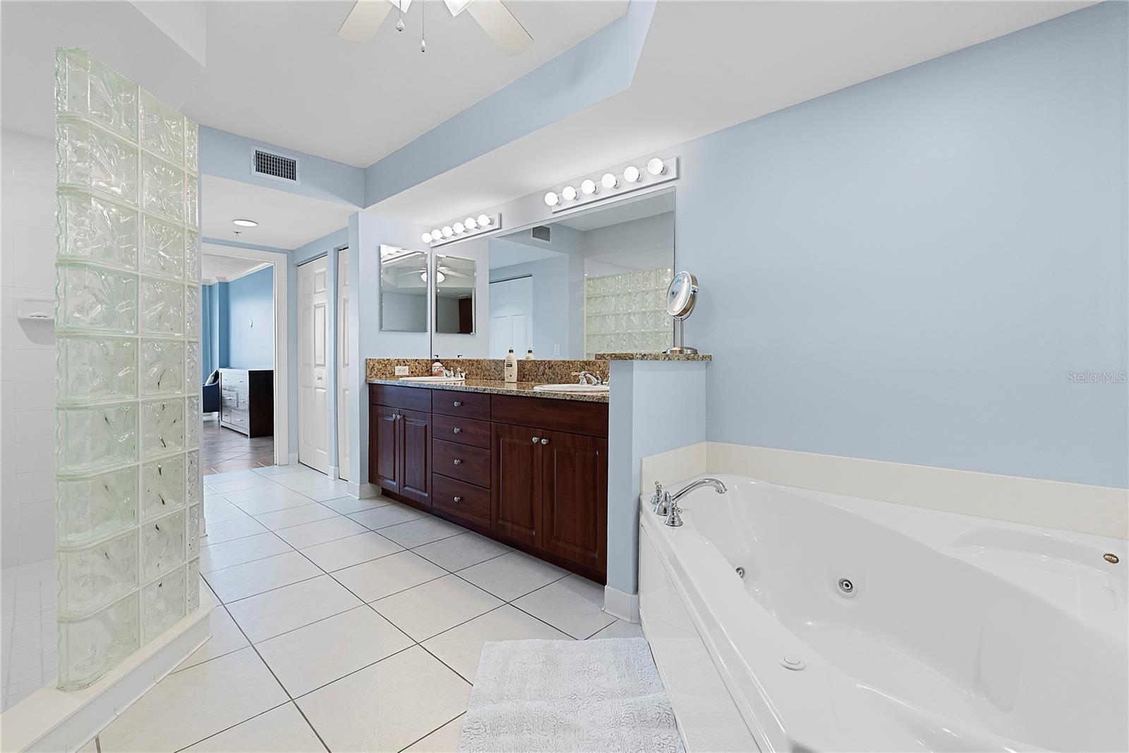 3315 S Atlantic Ave #1806 Property Photo 25