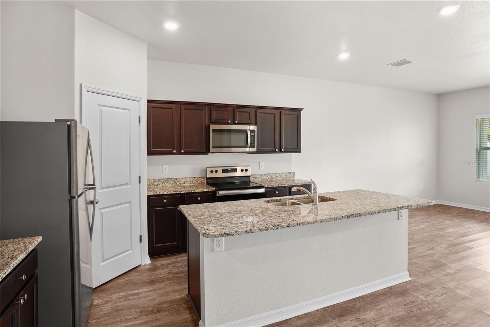 3004 Neverland Dr Property Photo 11