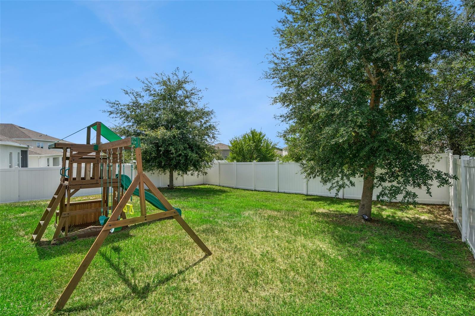 897 Carmillion Ct Property Photo 33