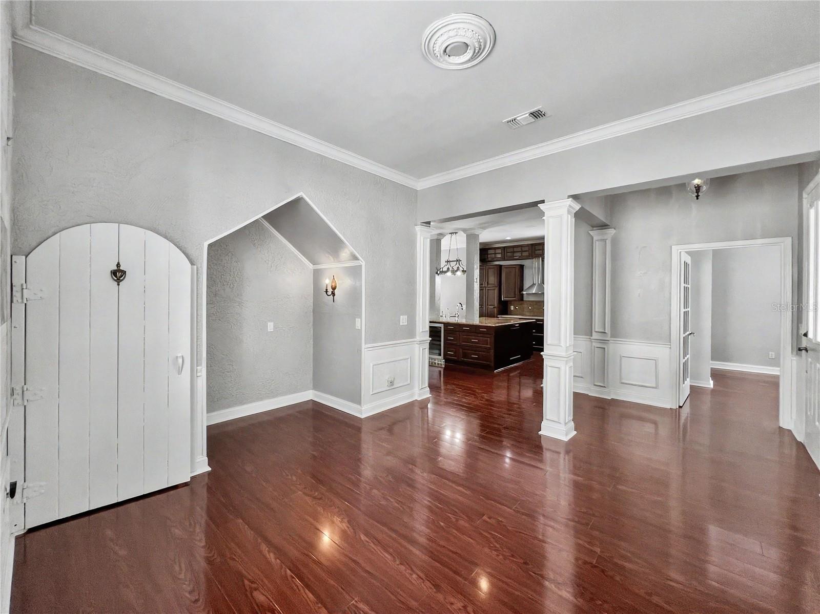 205 N Village St Property Photo 8