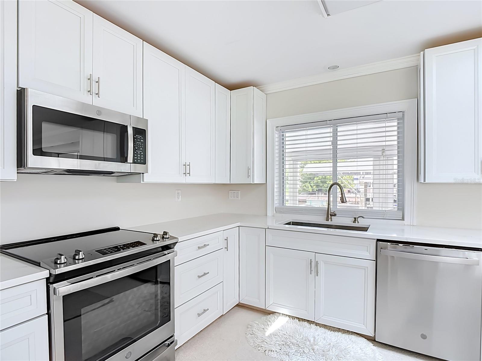 225 3rd St Property Photo 14