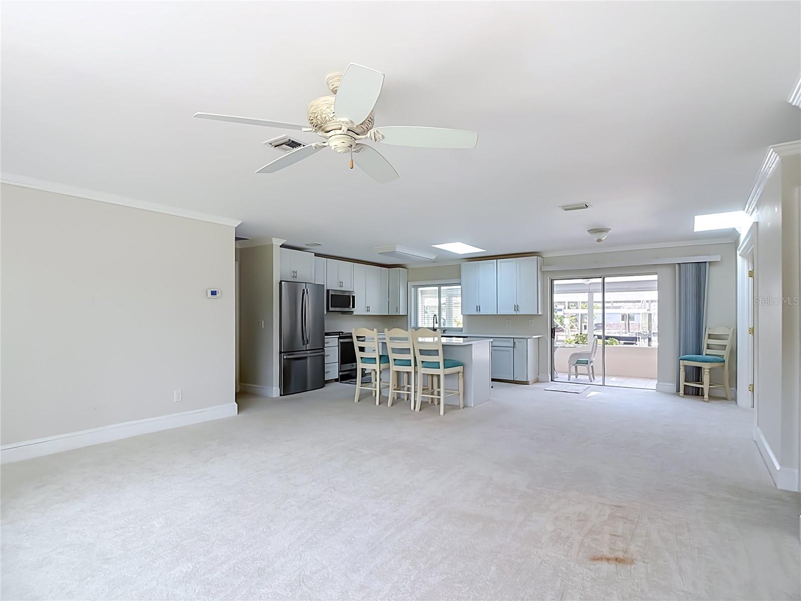 225 3rd St Property Photo 19