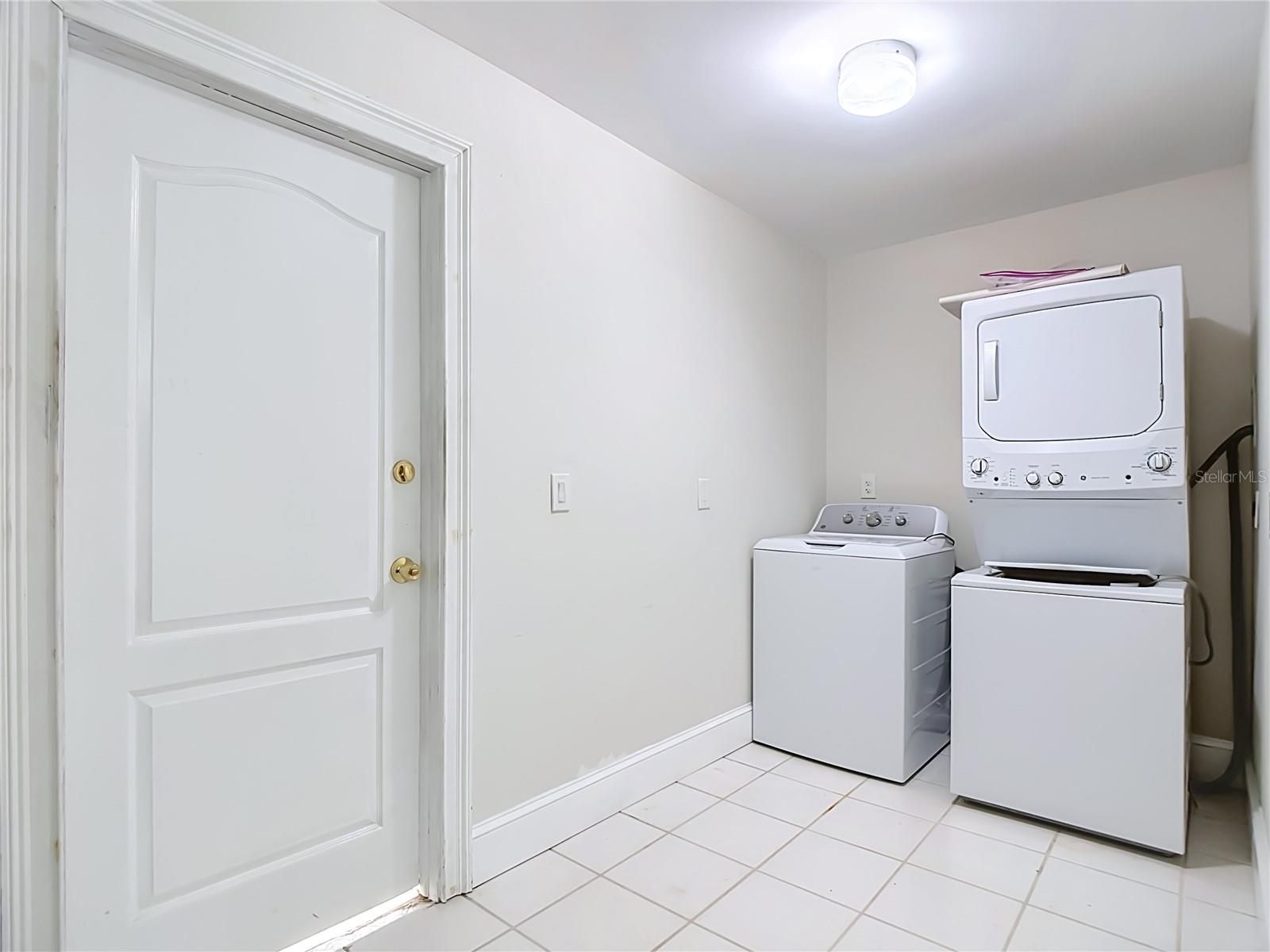 225 3rd St Property Photo 40
