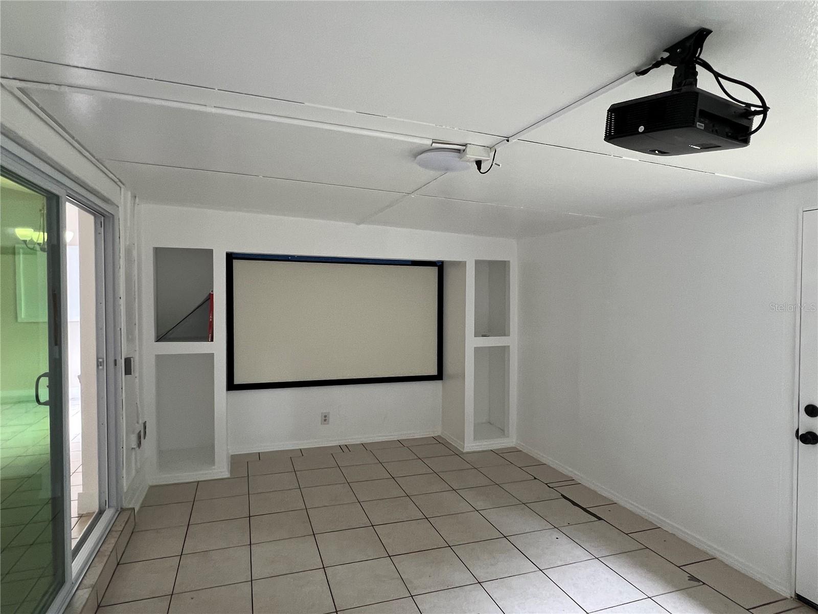 6 E Thrush St Property Photo 12