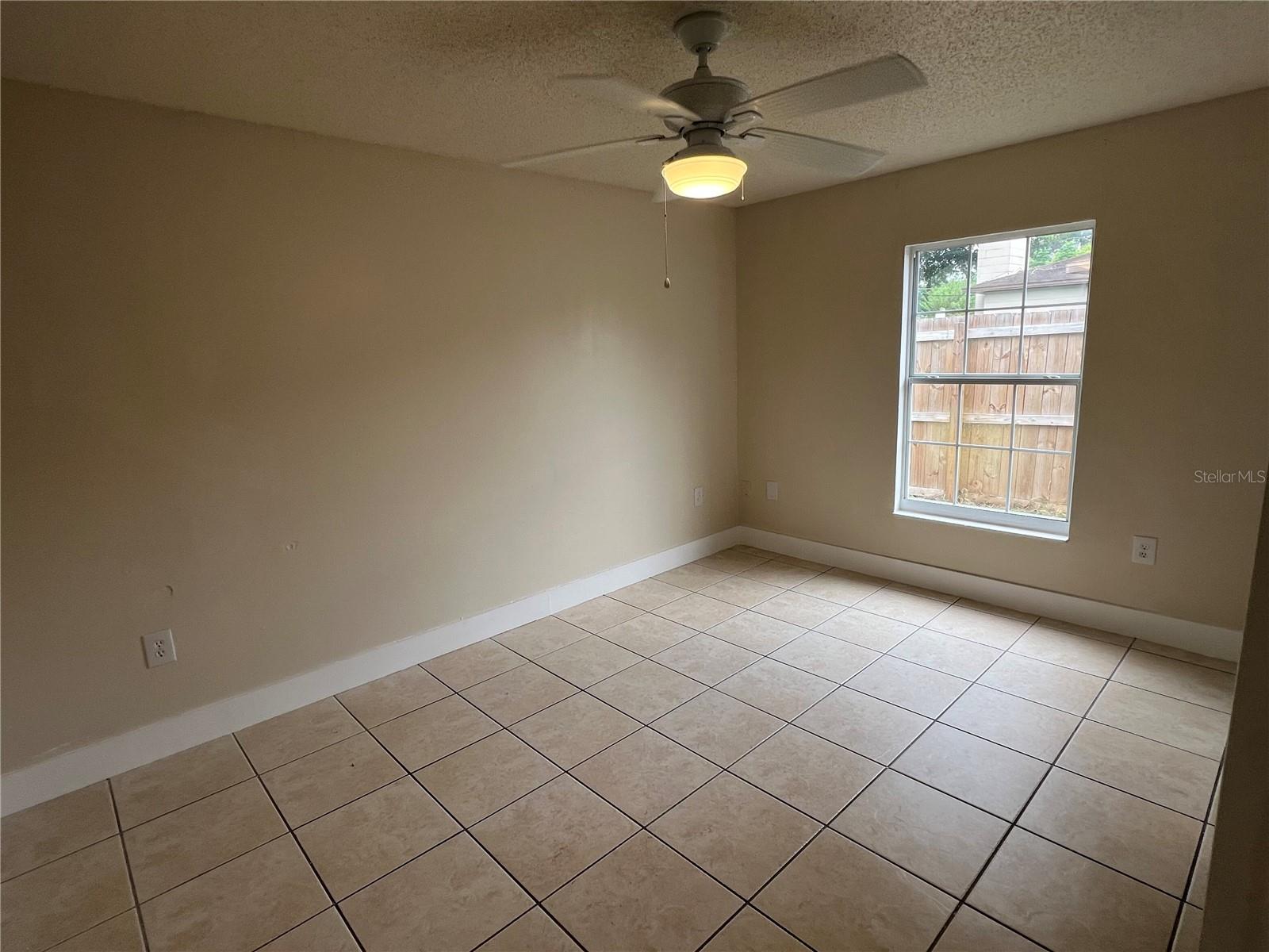 6 E Thrush St Property Photo 14