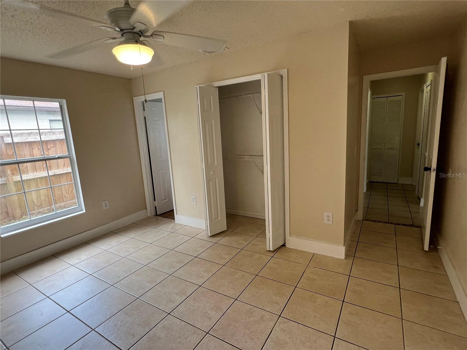 6 E Thrush St Property Photo 15