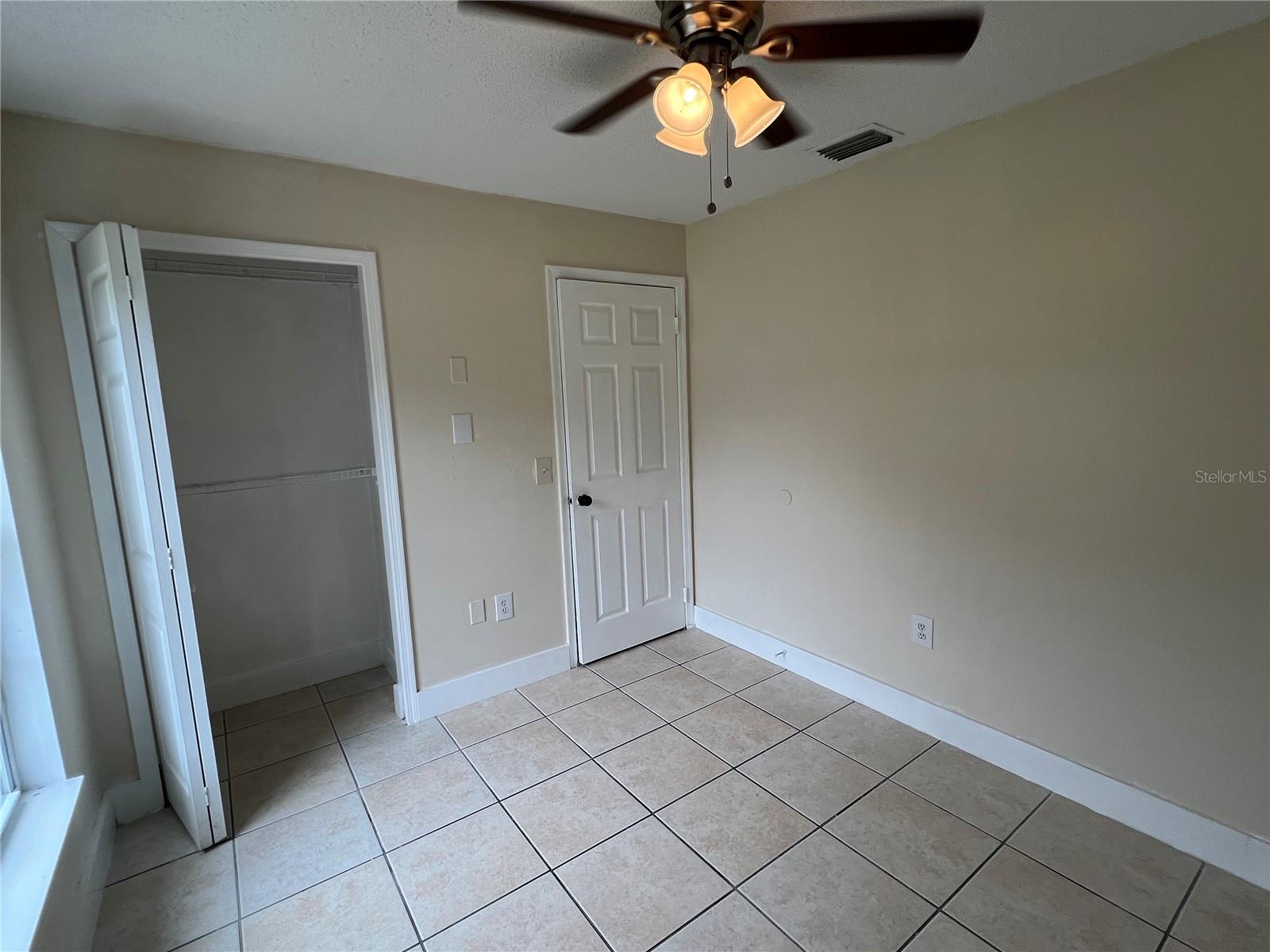 6 E Thrush St Property Photo 19